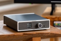 Drive réseau LINDEMANN WOODNOTE BRIDGE face / AUDIO HARMONIA Bordeaux