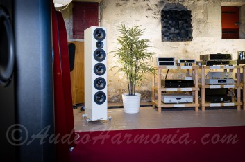 Enceinte ACOUSTIC ENERGY AE520, ampli YBA GENESIS IA3A, réseau LINDEMANN SOURCE II chez AUDIO HARMONIA à Bordeaux Bouliac